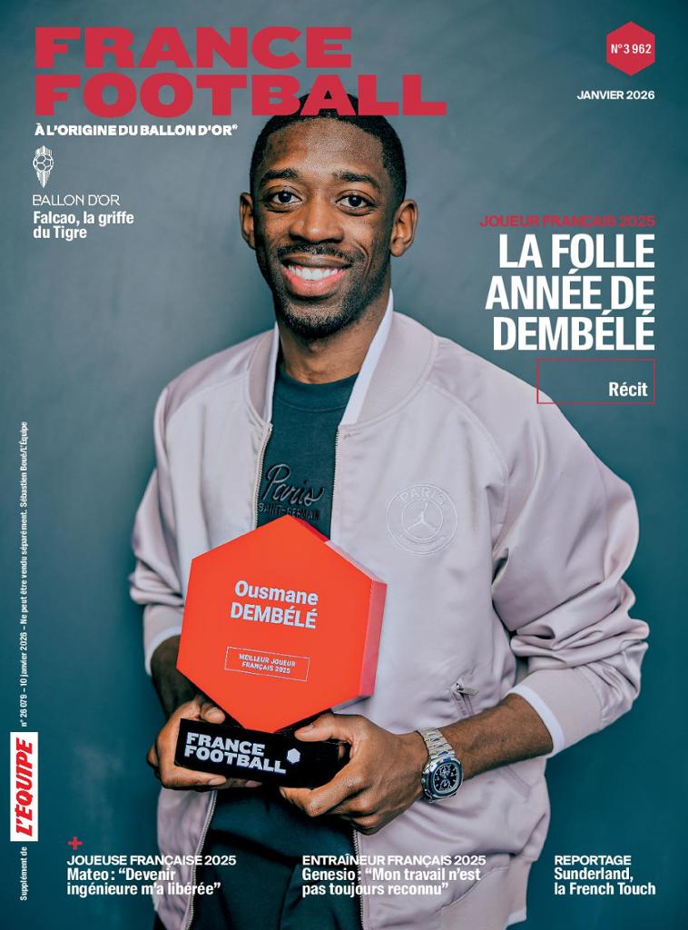 PSG célèbre un ancien journaliste de France Football avec le Ballon d PSG célèbre un ancien journaliste de France Football avec le Ballon d